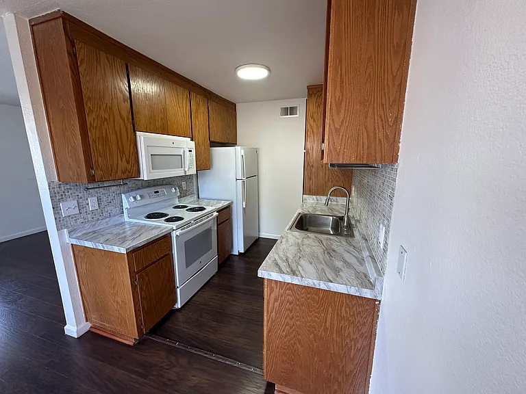 618 Main St #E — Photo 6