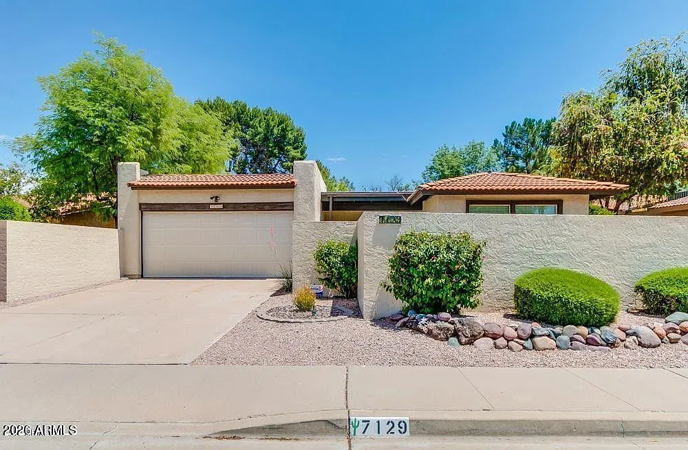 3 bed, 2.0 bath, 1971 sqft, $3,350 — Photo 1