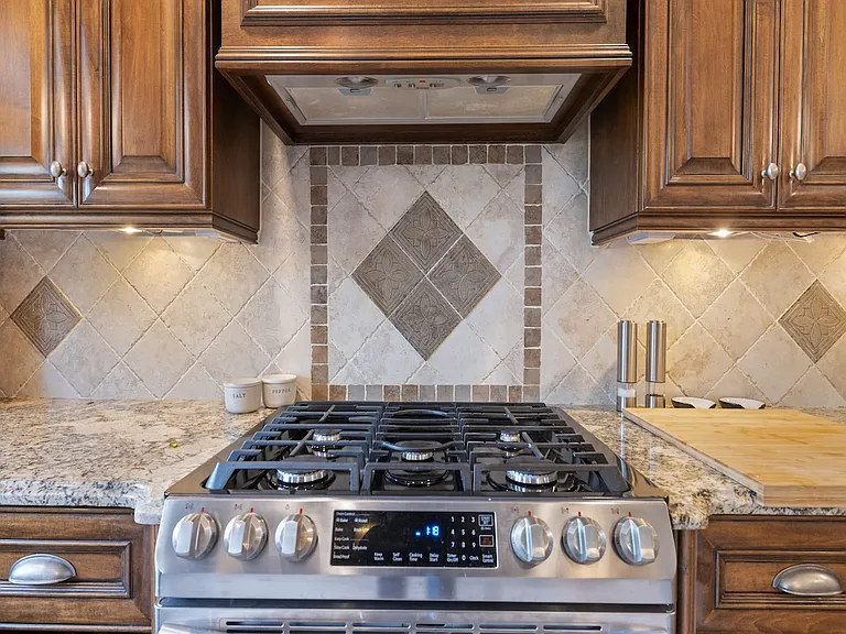 1913 Robalo Dr — Photo 12
