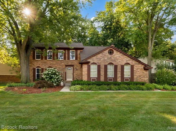 34985 Valley Forge Dr, Farmington Hills, MI 48331