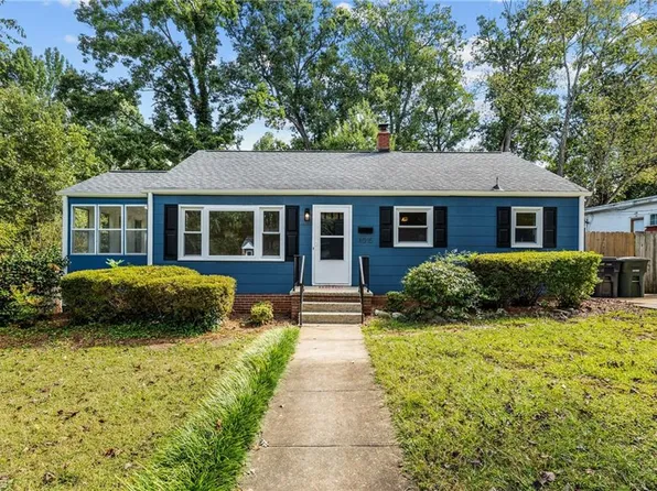 1015 Willowbrook Dr, Greensboro, NC 27403