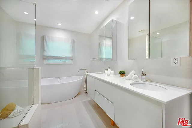 344 S Roxbury Dr — Photo 9