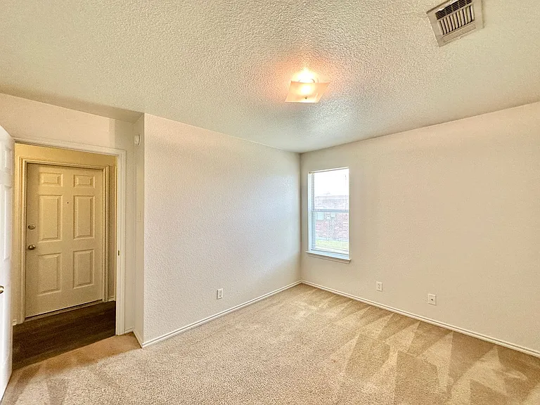 3900 Bolivar Dr — Photo 23