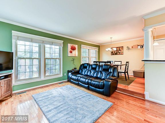 3rd image of 10301 Hampshire Green Ave