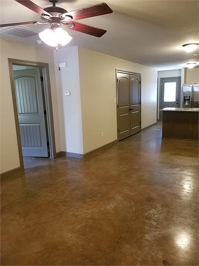 2nd image of 208 N Elm St #B
