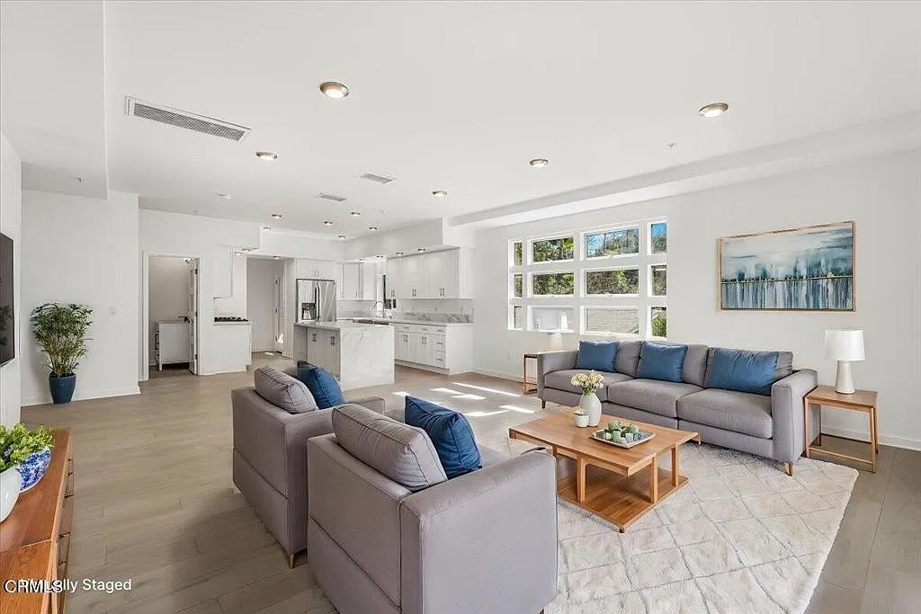 3 bed, 4.0 bath, 1932 sqft, $5,000 — Photo 3