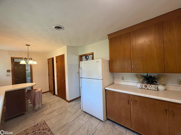 5th image of 515 S 12th St
