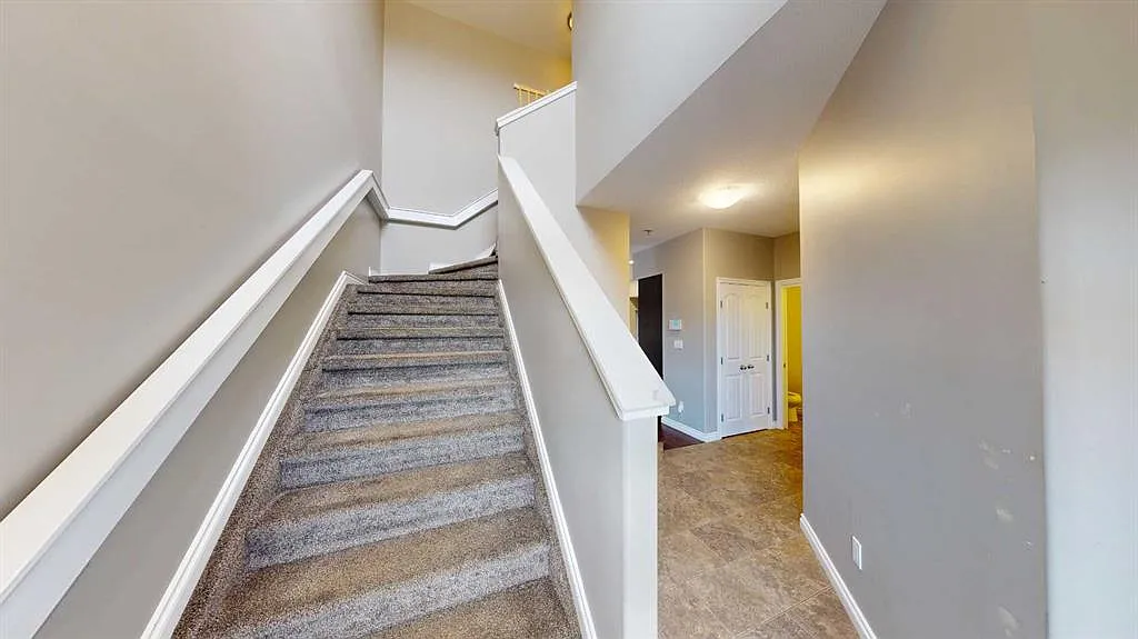 3 bed, 1.5 bath, 1448 sqft, $2,300 — Photo 2