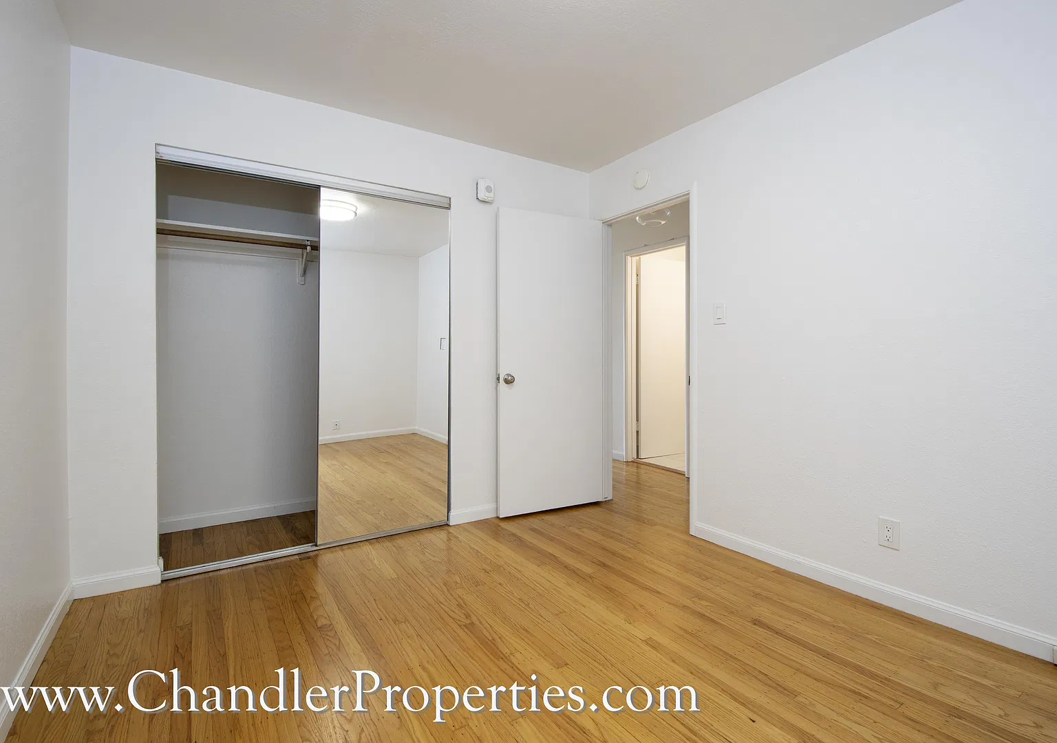525 Cole Street Apt — Photo 4