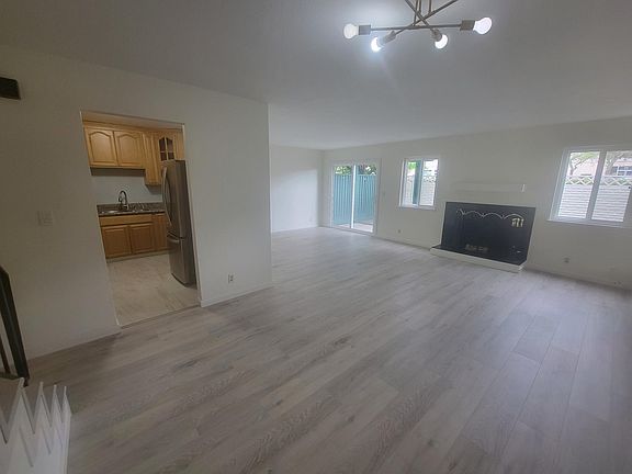4th image of 306 Cravens Ct