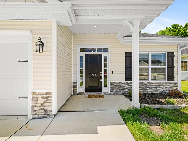 713 Greenwich Pl — Photo 4