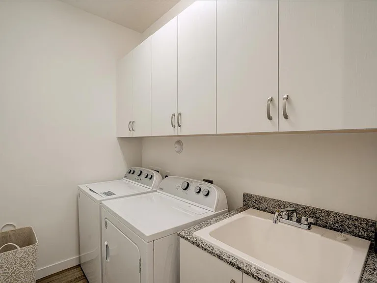 1451 Pioneer Way — Photo 30