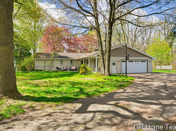 4090 Baywood Dr SE, Grand Rapids, MI 49546