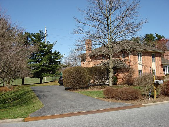 2.5 car garage with extra parking on driveway