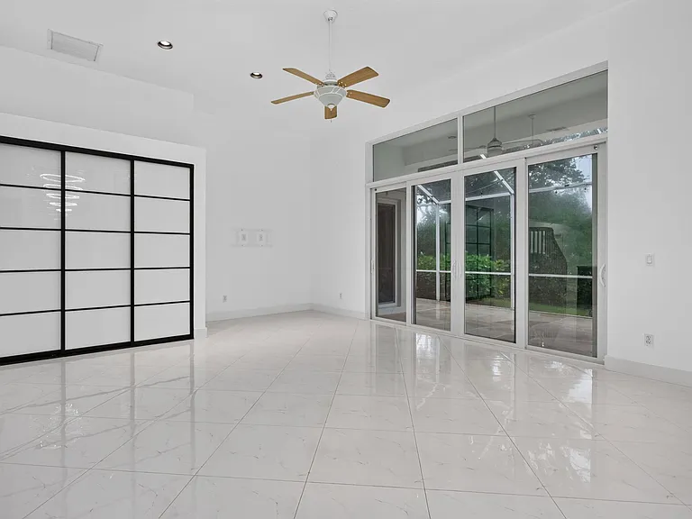7087 NW 78th Pl — Photo 20