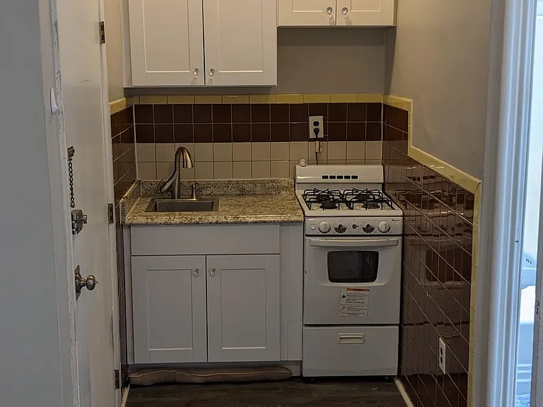 105 Rochelle Ave #2F — Photo 6