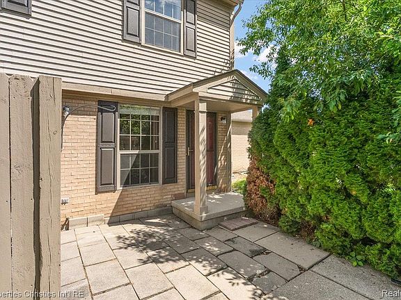 3rd image of 3173 Hidden Ridge Dr