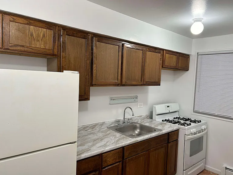 6131 N Winthrop Ave #107 — Photo 9