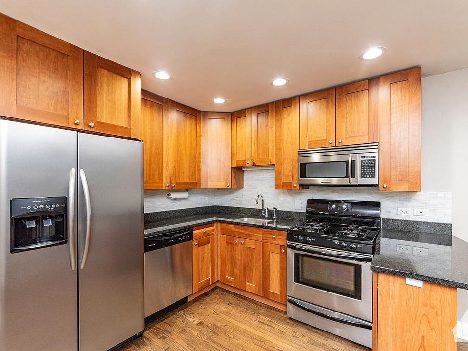 1st image of 607 W Wrightwood Ave #8103