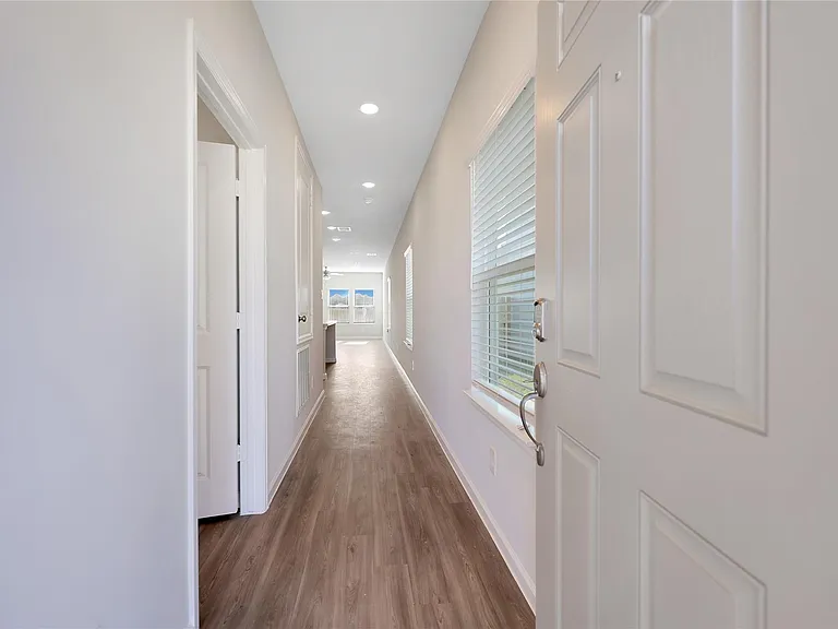 16632 Aurora St — Photo 4