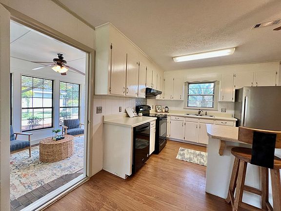 5th image of 509 W Lily St