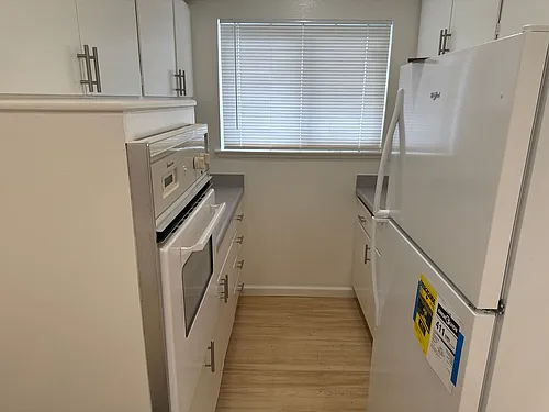 317 Warwick- 270- 1196/2701 Photo 1