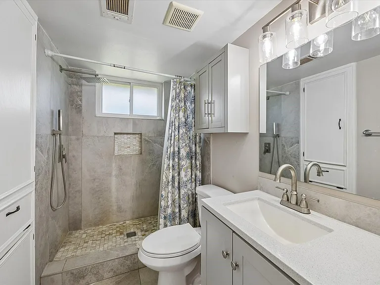 8403 Meadowshire St — Photo 4