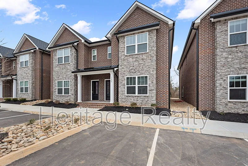 Winchester Commons — Photo 1