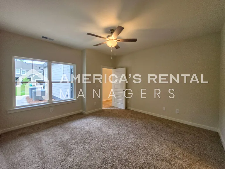 1017 Grand River Blvd W — Photo 28