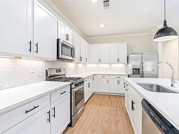 4th image of 628 Thornberry Dr