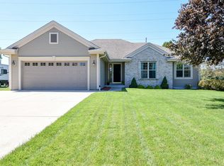 7561 S Pacific St, Franklin, WI 53132