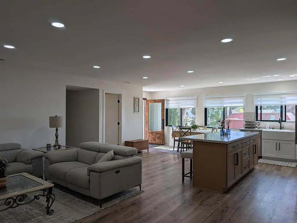 3 bed, 1200 sqft, $5,950 — Photo 4