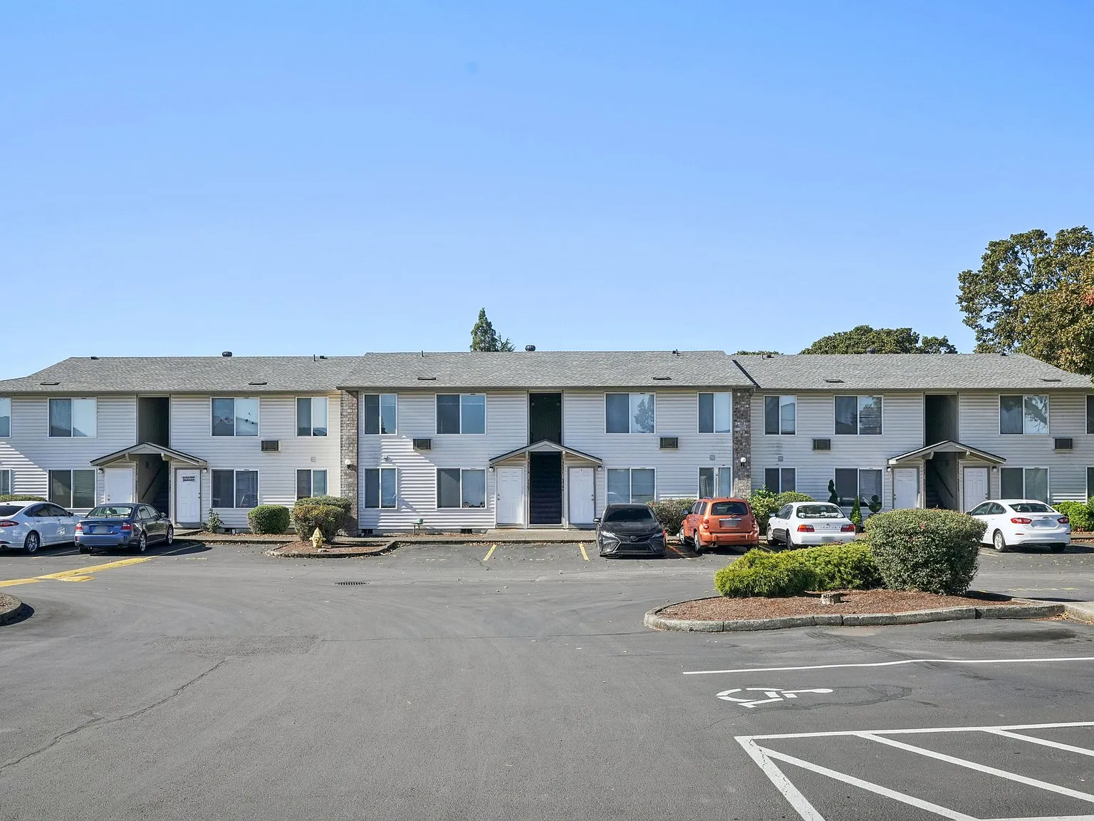 Cedar Court Apartments — Photo 3