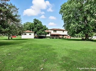 7620 Howe Rd, Wonder Lake, IL 60097