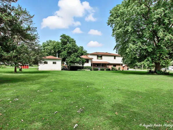 7620 Howe Rd, Wonder Lake, IL 60097