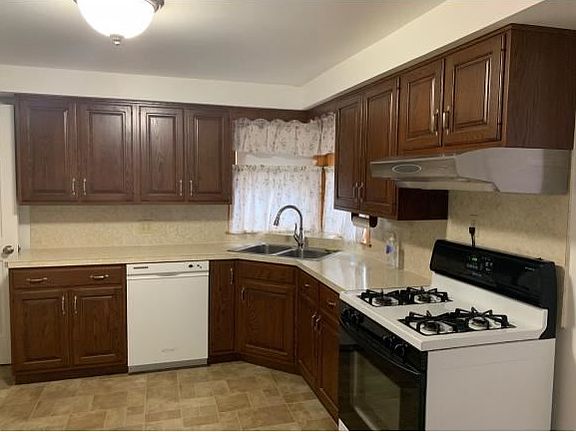 2nd image of 301 Torrance Ave