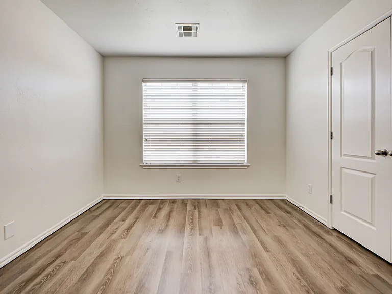 608 Cavecreek St — Photo 40