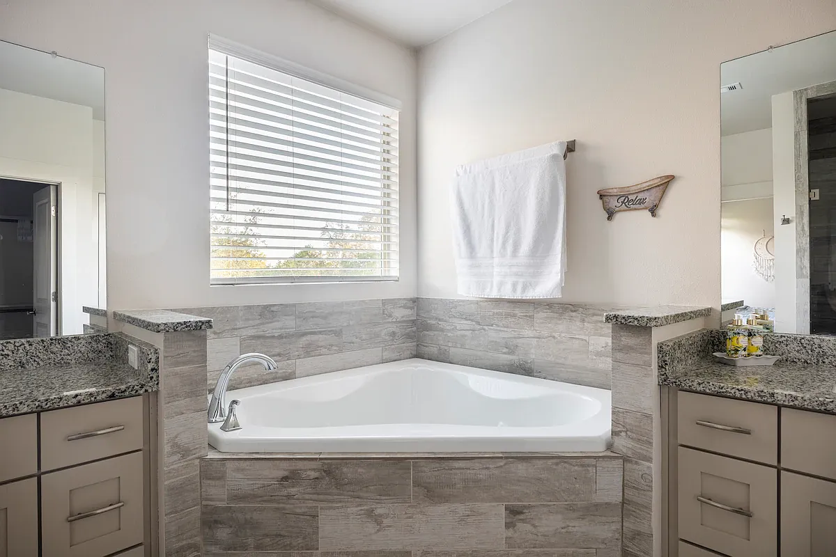 21513 Santa Carlo Ave — Photo 2