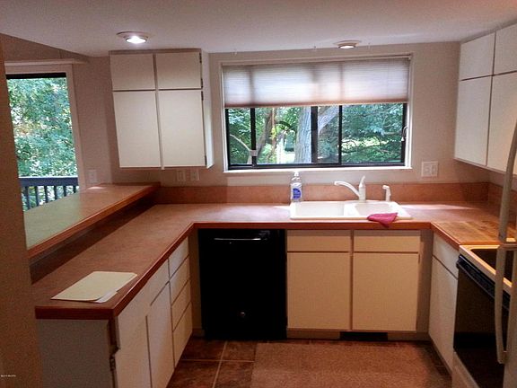5th image of 216 Lochcarren Ct