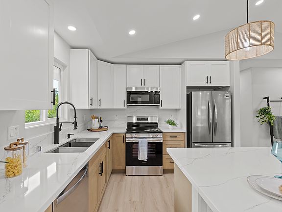 3rd image of 16-2039 Pikake Dr
