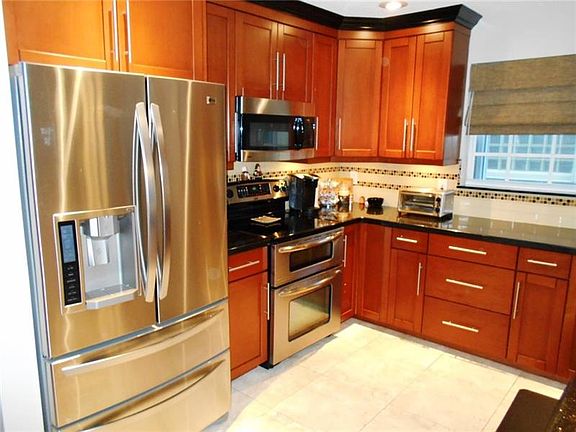 Home For Sale In Lennox Isles