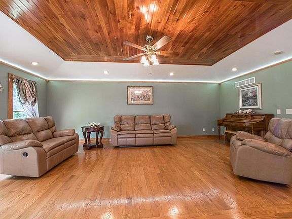5th image of 9486 Coogan Dr