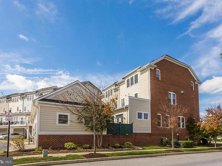 8898 Tawes St — Photo 25