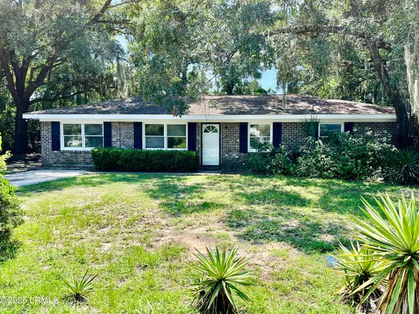 13 Ferry Dr, Beaufort, SC 29907
