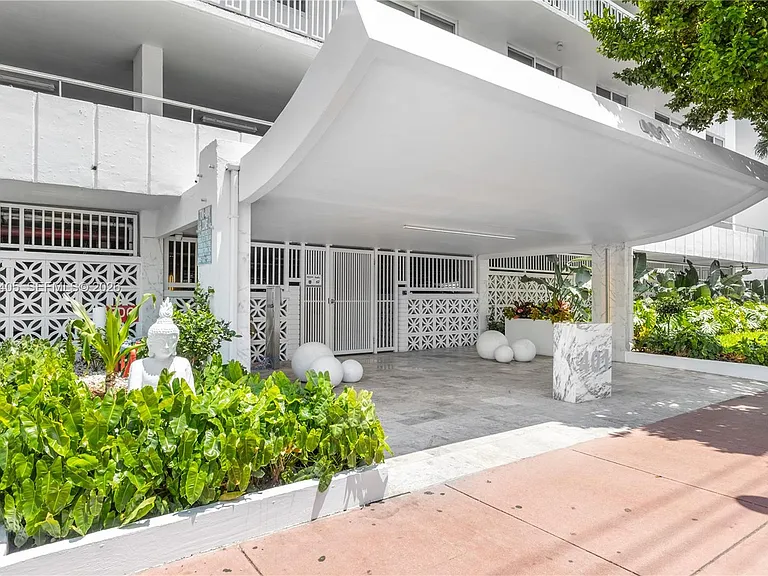 401 Ocean Dr #525 — Photo 17