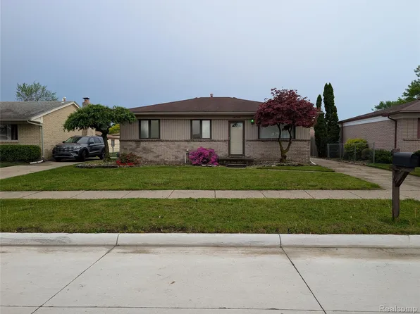16318 Wellington Ave, Roseville, MI 48066