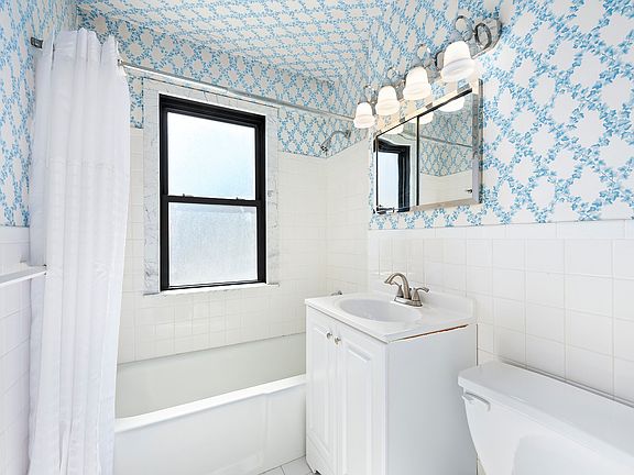 4th image of 201 E 77th St APT 4D