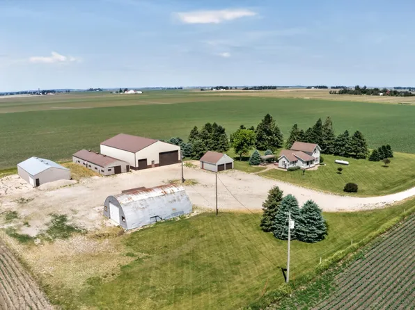 2996 Highway 8, Dysart, IA 52224