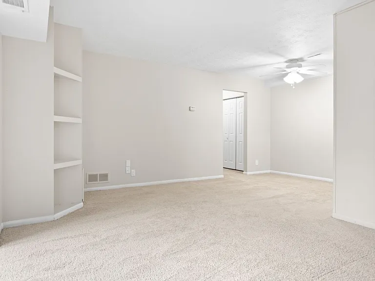 The Hillcrest Apartments — Photo 48