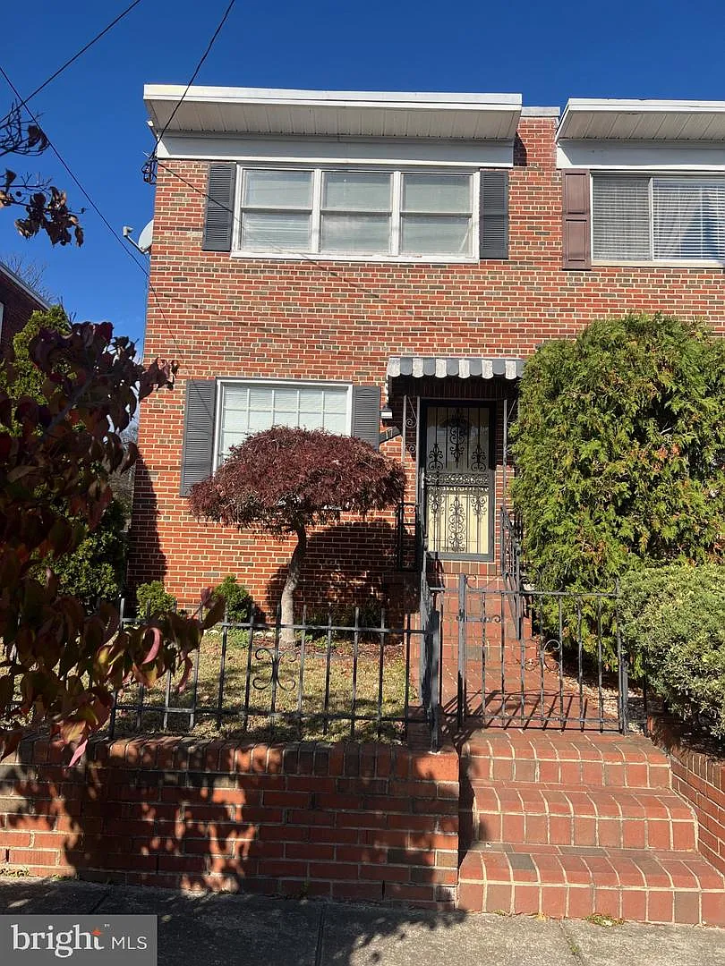 17 Sheridan St NW photo 1